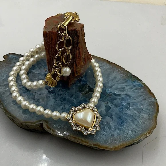 Vtg. Richelieu 16” White Pearl Necklace W2” Ext. With Pearl Heart Center - Picture 2 of 7